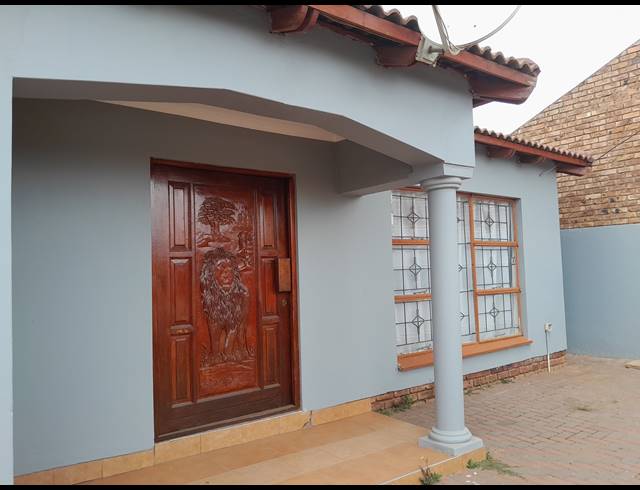 3 BEDROOM HOUSE FOR SALE IN MAHUBE VALLEY